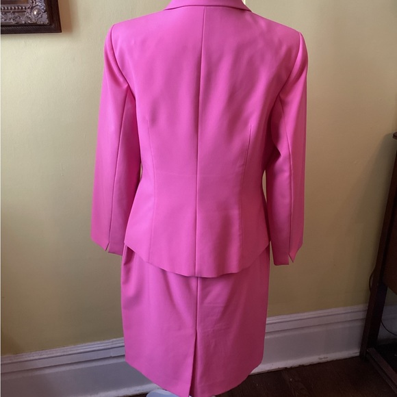 Kasper Pretty Pink 2 Piece Suit Size 8P - Picture 4 of 16